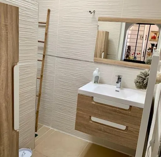 Charmante Avec Ame. Willa *